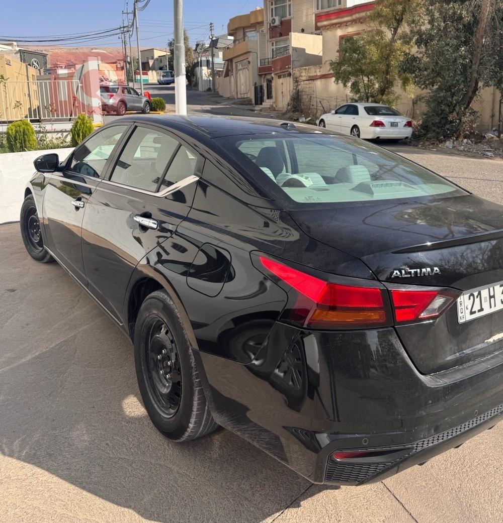 نيسان ألتيما